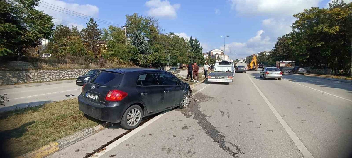 Yaya geçidinde karşı şeride geçen motorlu bisiklete çarptı: 1 ölü