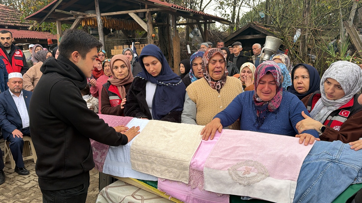 Zonguldak Kilimli'de grizu patlamasında ölen 3 işçiden 2'si gözyaşlarıyla defnedildi