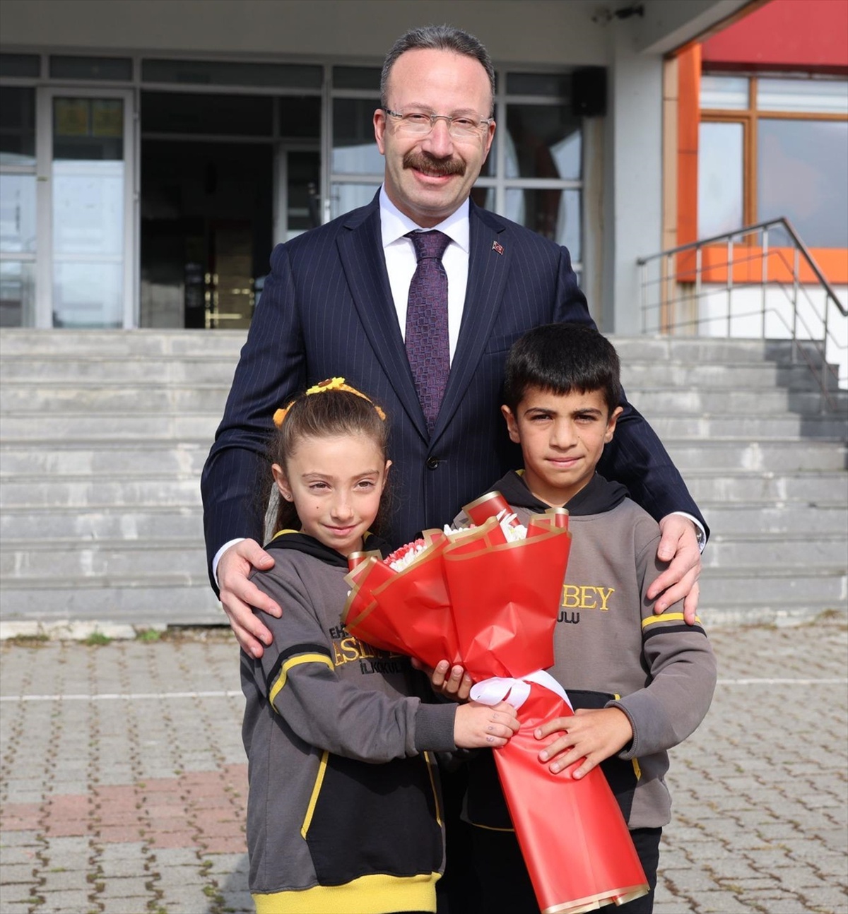 Ardahan Valisi Yamlı, öğrencilerin 'Birlikte Kitap Okuma' davetine katıldı