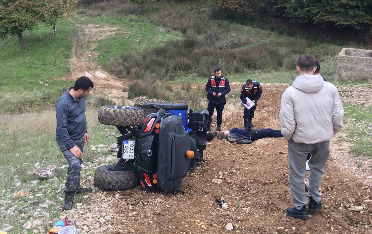 Balıkesir Erdek'te ATV yamaçta devrildi, 2 kişi hafif yaralandı