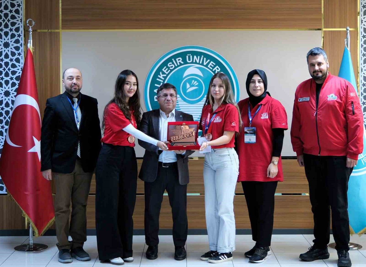 BAÜN Rektörü Oğurlu, TEKNOFEST 2026'da üçüncü olan Karnas Takımı'nı tebrik etti