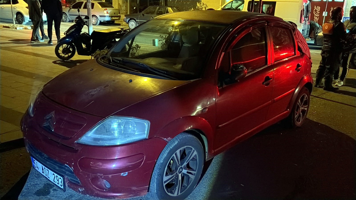 Çorlu'da 2 araca çarpan sürücü kaçtı, çarptığı otomobilin sürücüsü yaralandı