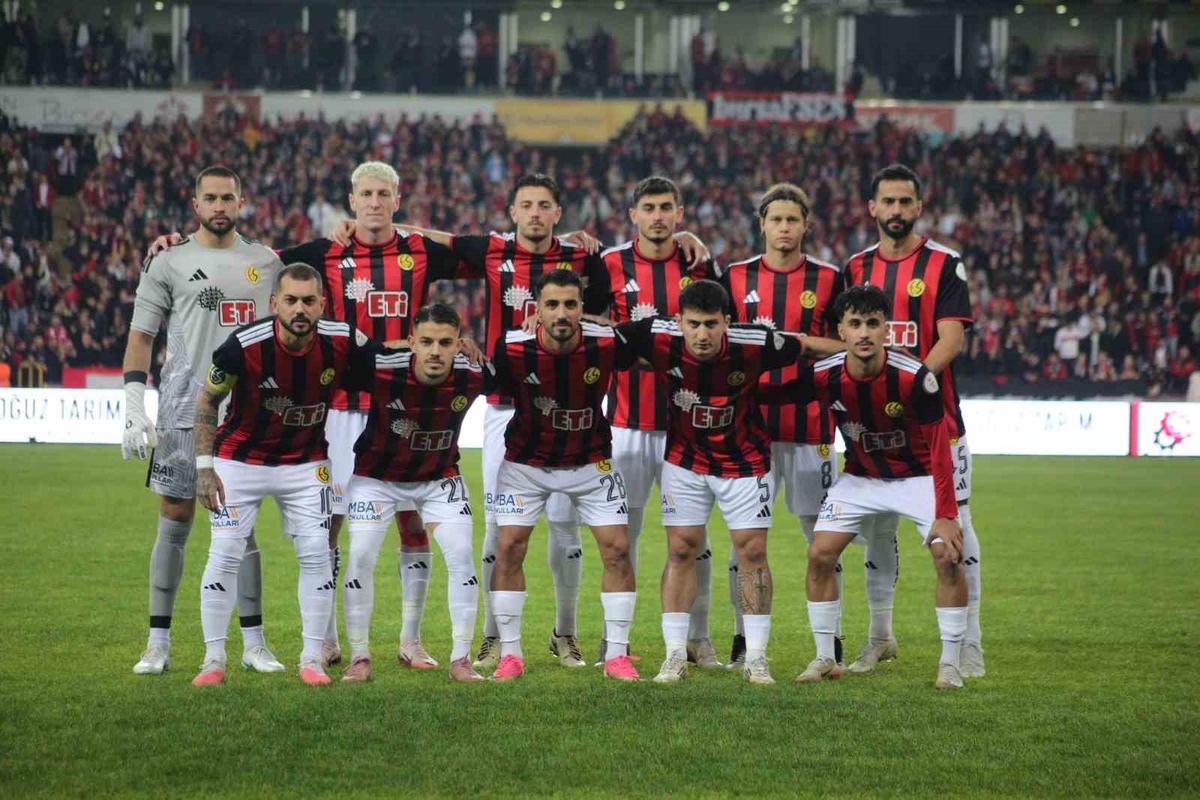 Eskişehirspor, Bursa Yıldırım ile 2-2 berabere kaldı; 90+1'de eşitlik geldi