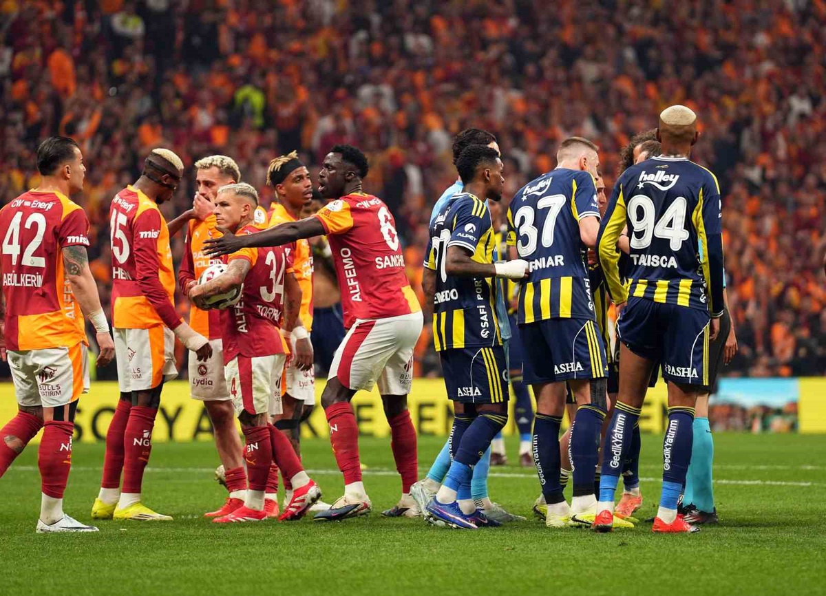 Fenerbahçe, Galatasaray derbisinde kazanıp 3 puanlık farkı kapatmayı hedefliyor