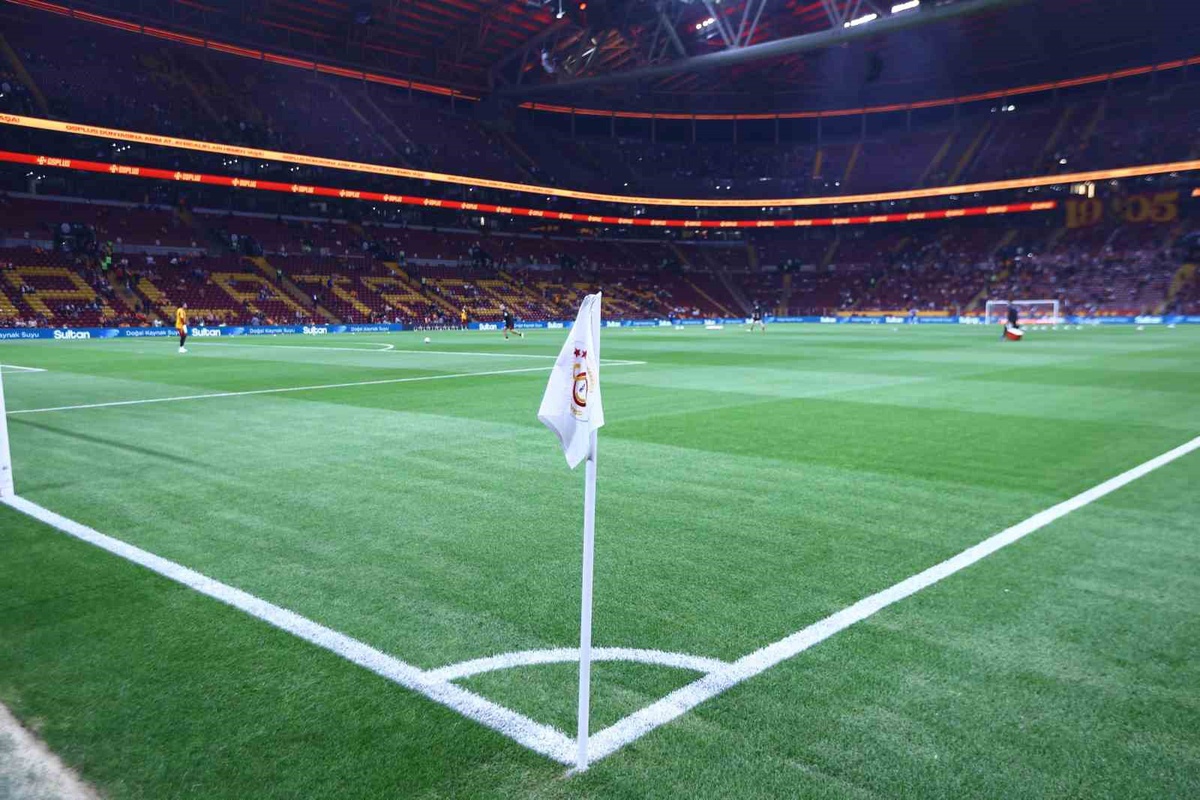 Galatasaray ile Fenerbahçe derbisinin RAMS Park'ta 16 derecede oynanması bekleniyor
