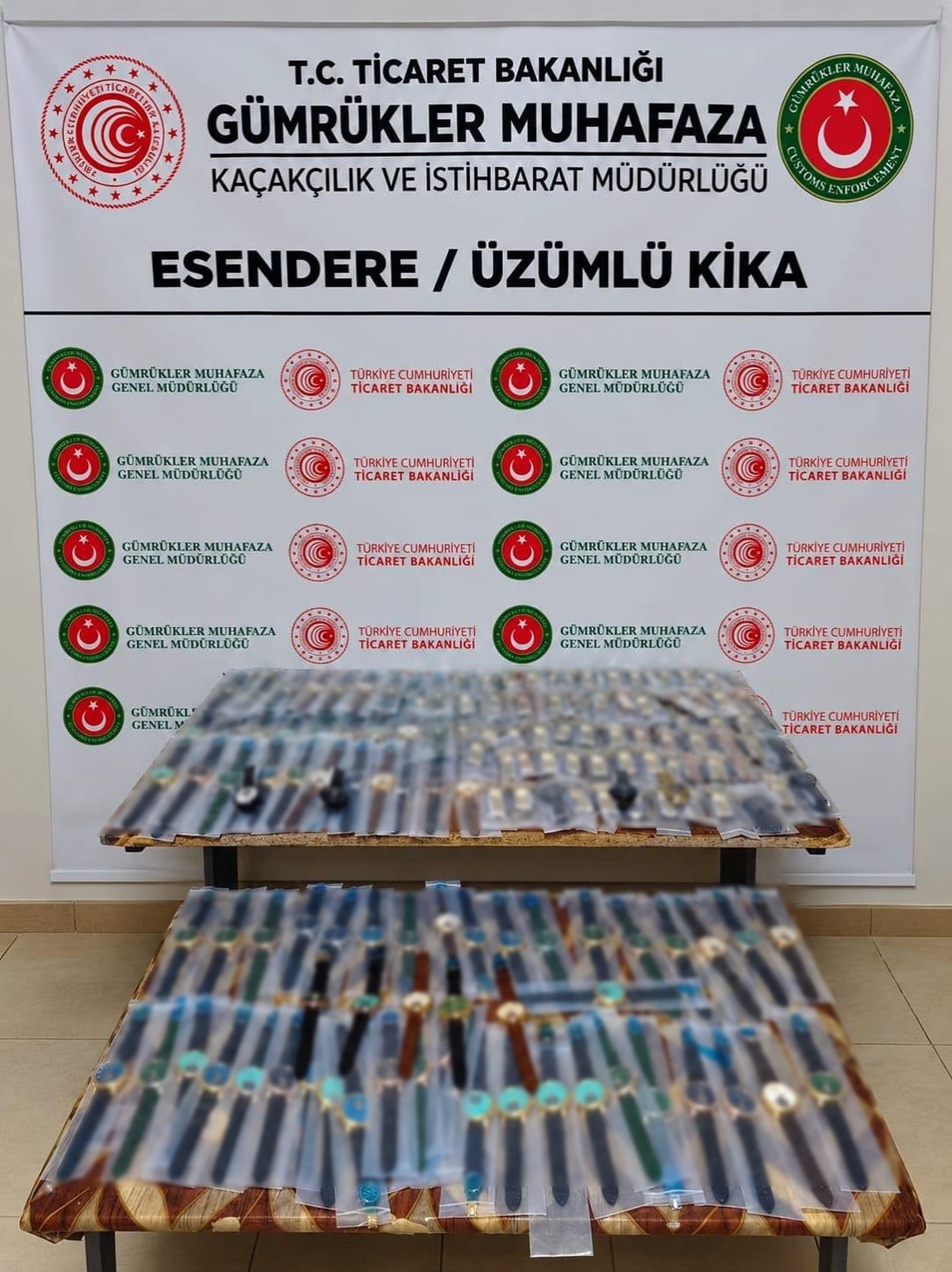 Hakkari Çukurca'da Üzümlü Gümrük'te 1 milyon 548 bin TL'lik kaçak eşya ele geçirildi