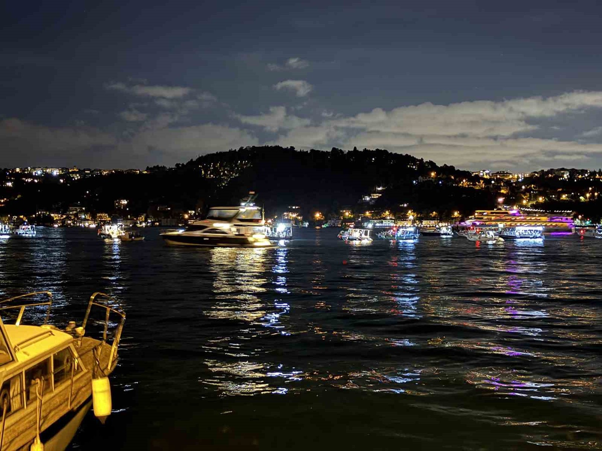 İstanbul Boğazı'nda lüfer bolluğu yaşanıyor, tanesi 300-400 TL'den satılıyor