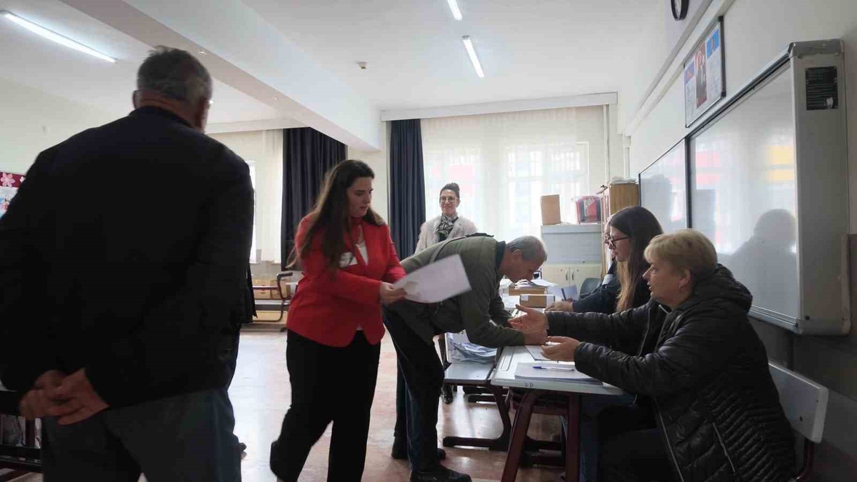 İstanbul'da çifte vatandaşlar Bulgaristan seçimi için 22 sandıkta oy kullandı