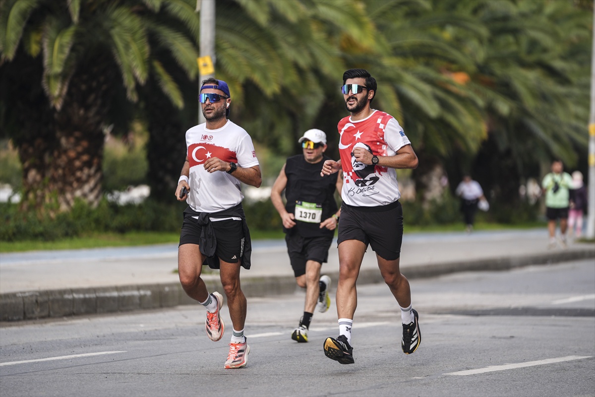 Kadıköy'de 10K Cumhuriyet Koşusu'na 3 bin 500 sporcu katıldı