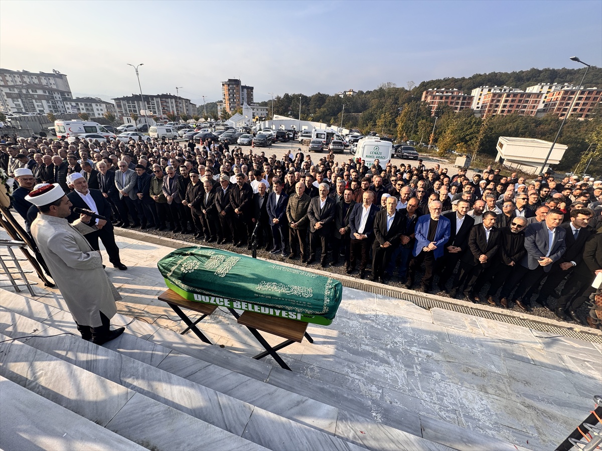 Kalp kriziyle 61 yaşında hayatını kaybeden Prof. Dr. Şamandar toprağa verildi