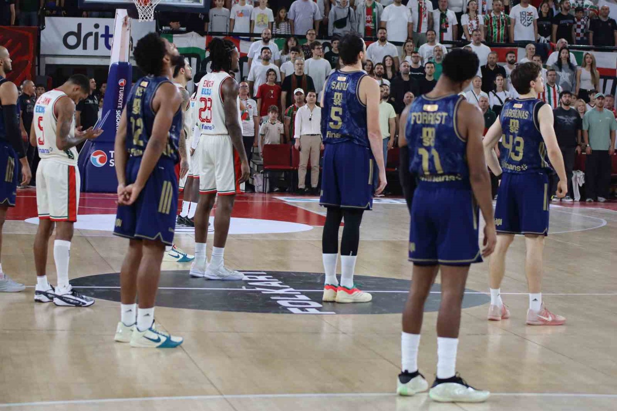 Karşıyaka, Basketbol Süper Ligi 5. haftasında evinde Fenerbahçe'ye 72-97 mağlup oldu
