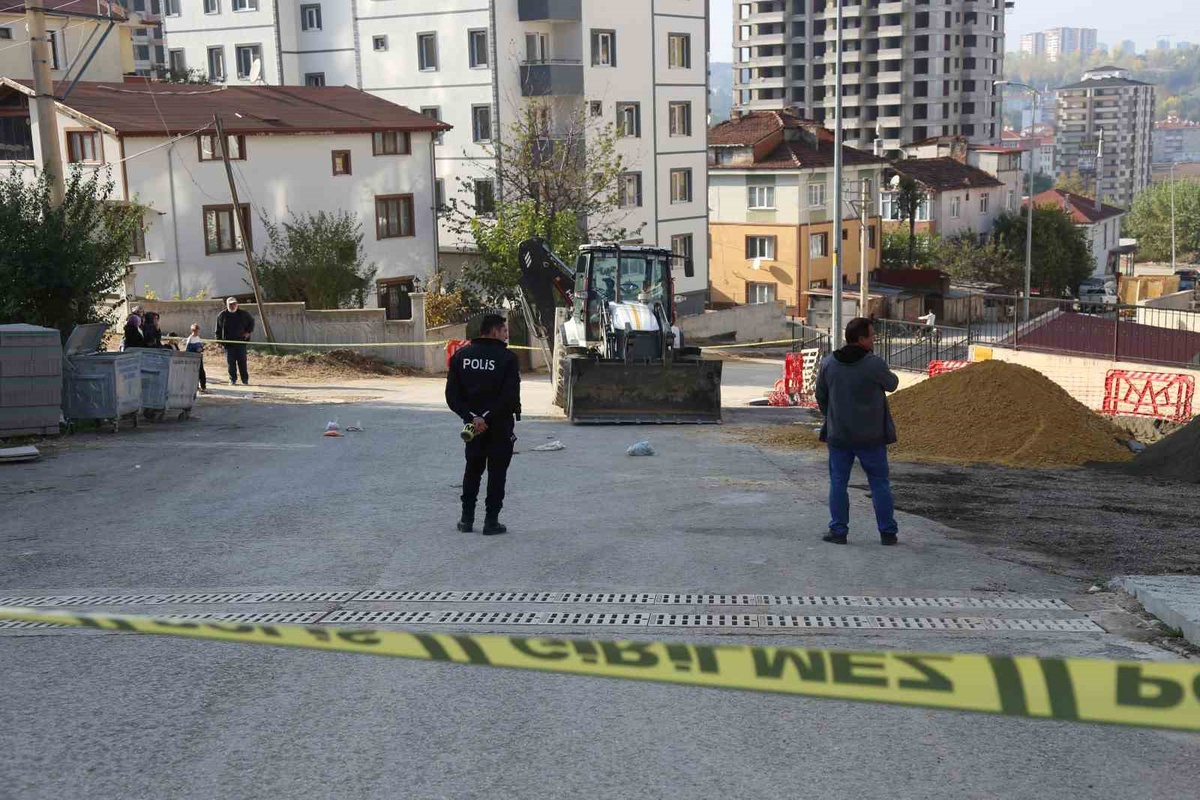 Kastamonu'da geri manevra yapan iş makinesi 68 yaşındaki kadına çarptı, kadın öldü