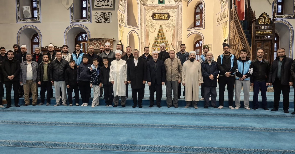Kütahya Ulu Camii'nde sabah namazı buluşmasında 81 İl 81 Hatim için dua edildi