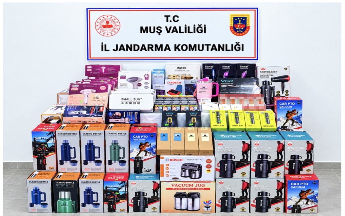 Muş'ta jandarma operasyonunda 700 bin TL'lik 237 gümrük kaçağı ürün ele geçirildi