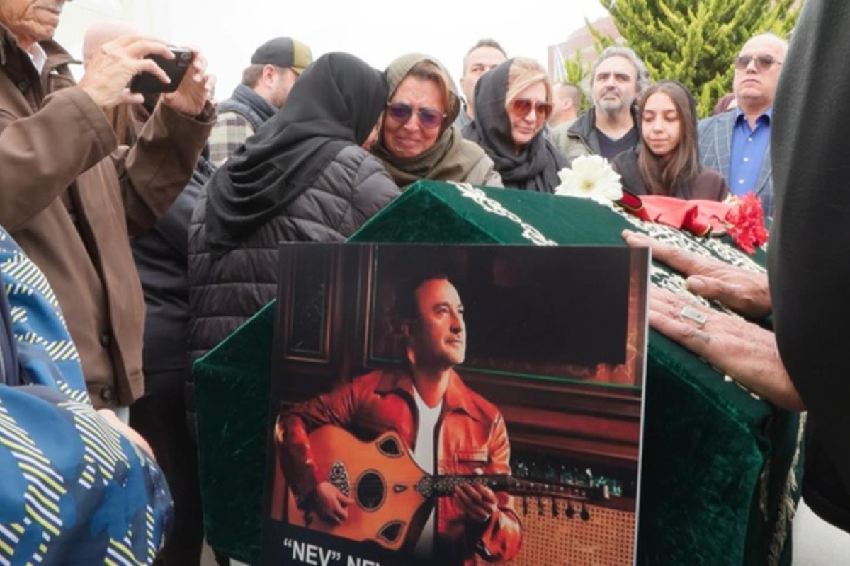 Şarkıcı Nev Karacaahmet'te toprağa verildi