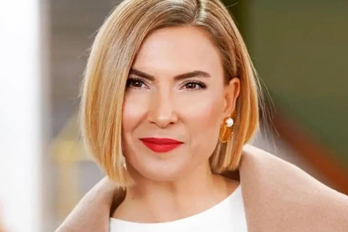 Şebnem Dönmez arkadaşıyla dans akımına katıldı