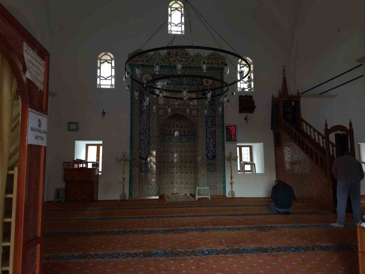 Simav'daki Nasuhağa Camii, 1789'dan günümüze taş işçiliğiyle ulaştı