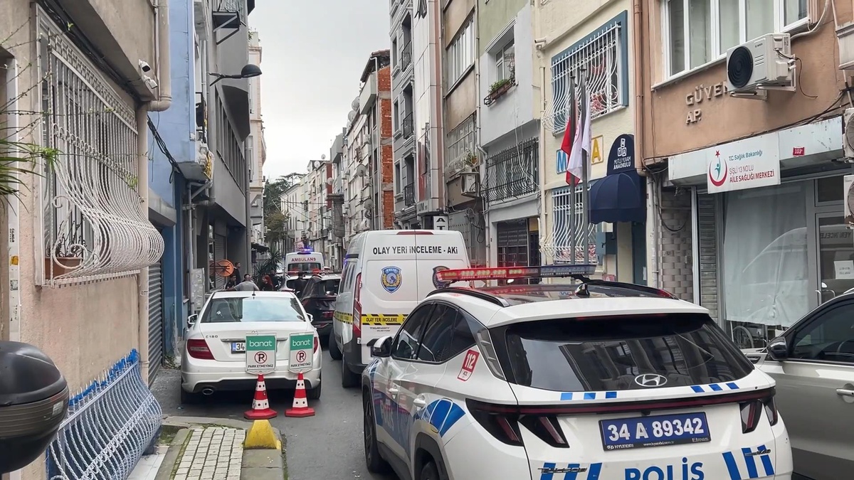 Şişli'de yan binanın çatısına geçen Kazakistanlı kadın, iddiaya göre tenteye basınca boşluğa düşüp öldü
