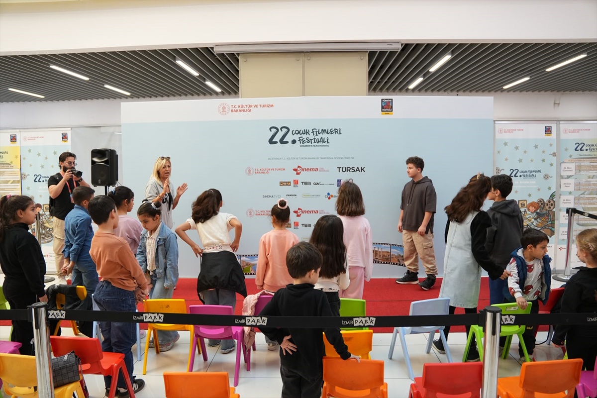 TÜRSAK Çocuk Filmleri Festivali İzmir'de başladı, ilk gün çocuklar atölyelere katıldı
