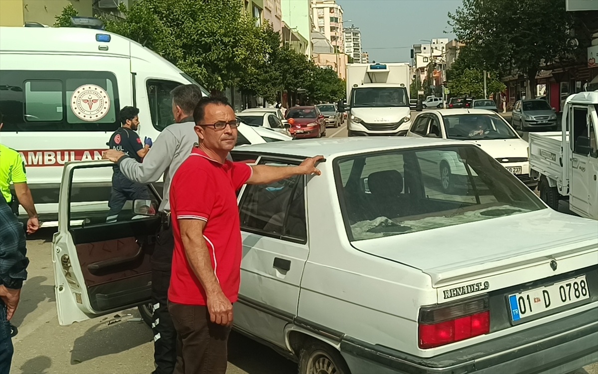 Adana Kozan'da otomobille çarpışan motosikletteki çift kazada yaralandı