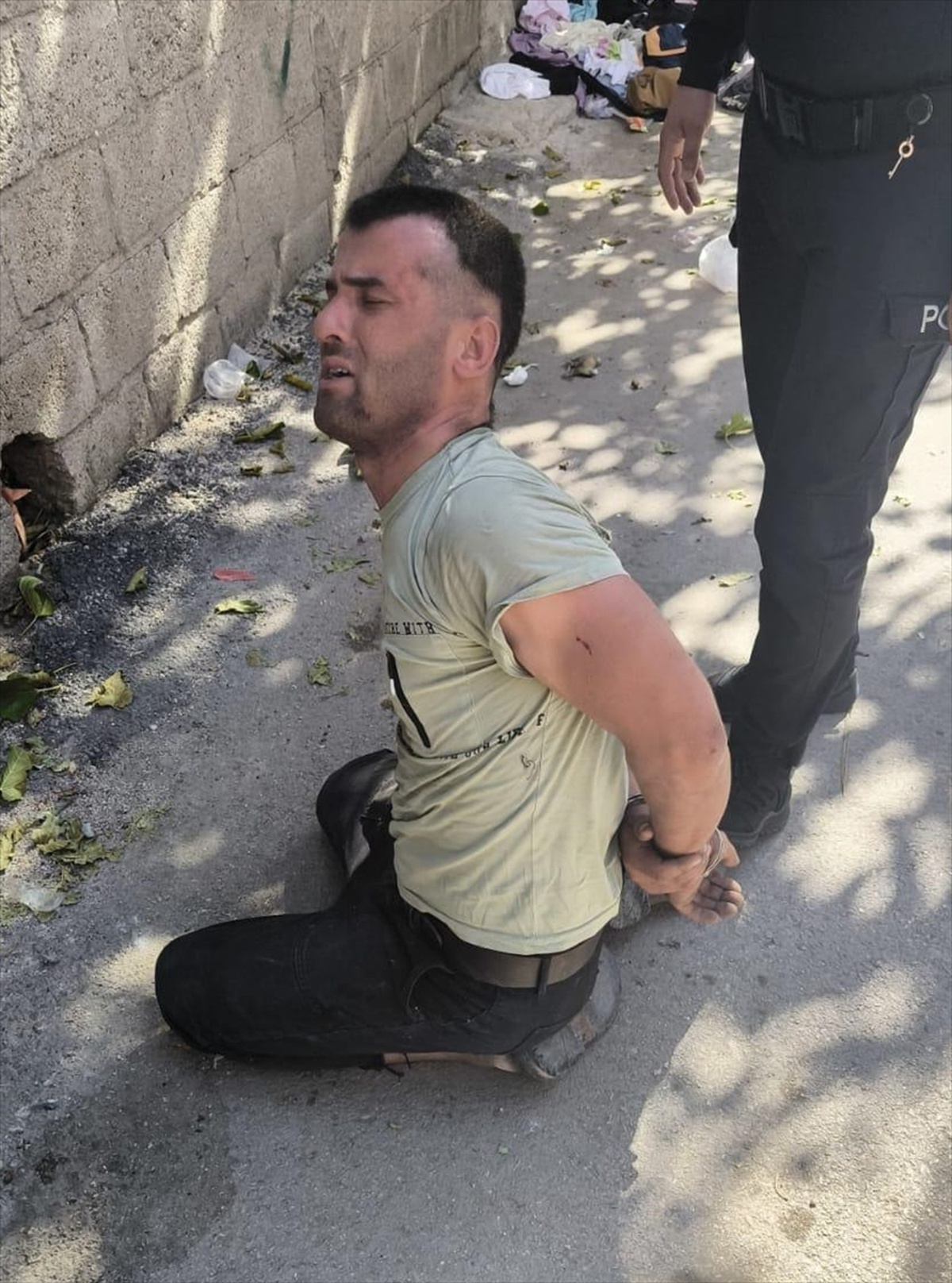 Adana Seyhan'da aracın önüne atlayıp çaldığı şüpheli kovalamacayla yakalandı