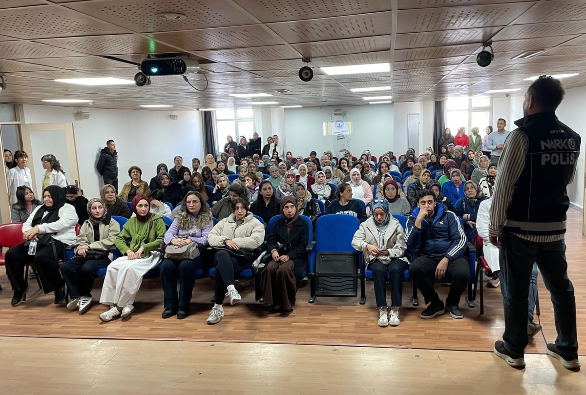 Afyonkarahisar'da 265 anne ve anne adayına uyuşturucu bilgilendirmesi yapıldı