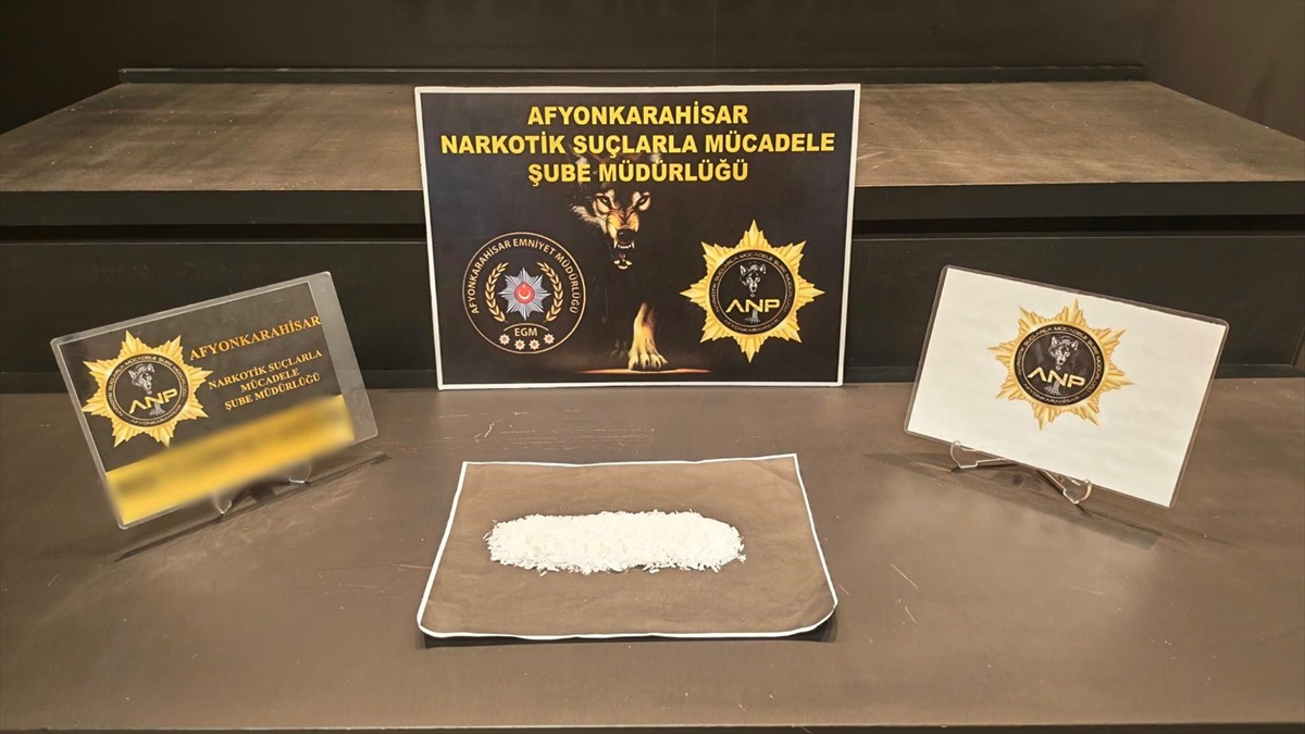 Afyonkarahisar'da uyuşturucu operasyonunda 44 gram ele geçirildi, 3 zanlı tutuklandı