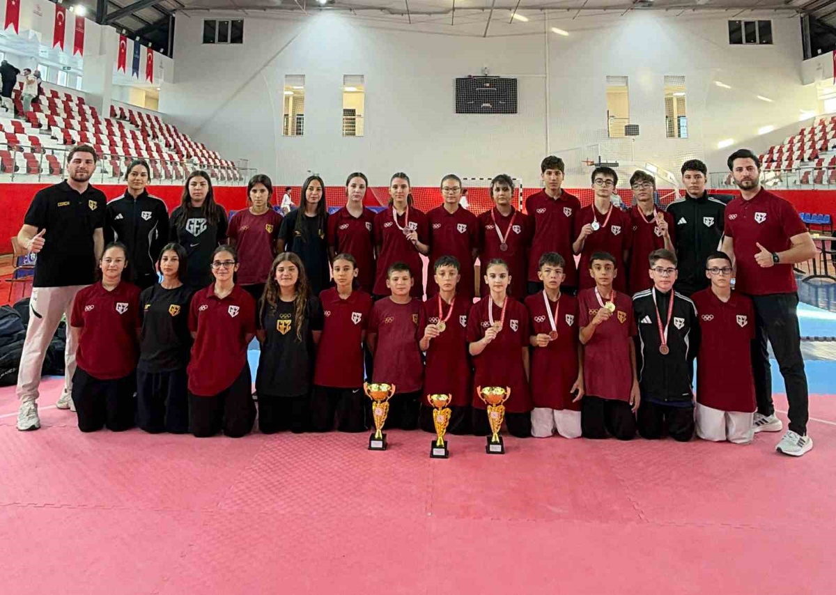 Aydınlı taekwondocular Kütahya'da 8 madalyayla genel klasman şampiyonu oldu