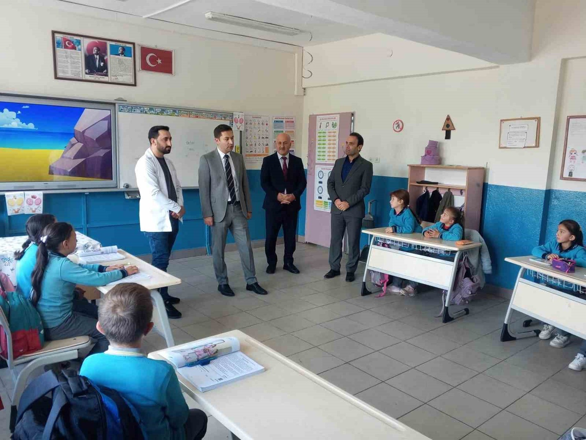 Aydıntepe Kaymakamı Yıldırım, okul ve kursları inceledi, pazar esnafıyla buluştu