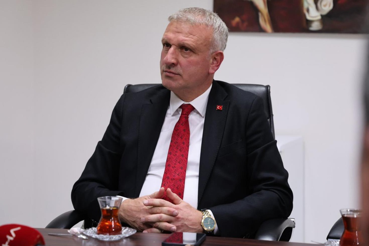 Azerbaycanlı gazeteciden Oktay Saral için hadsiz çıkış! Tepkiler çığ gibi büyüdü