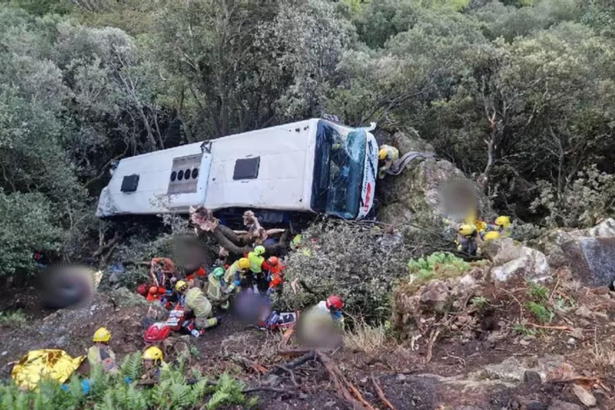 Barselona'da can pazarı! Yolcu otobüsü dere yatağına uçtu, 83 kişi yaralandı