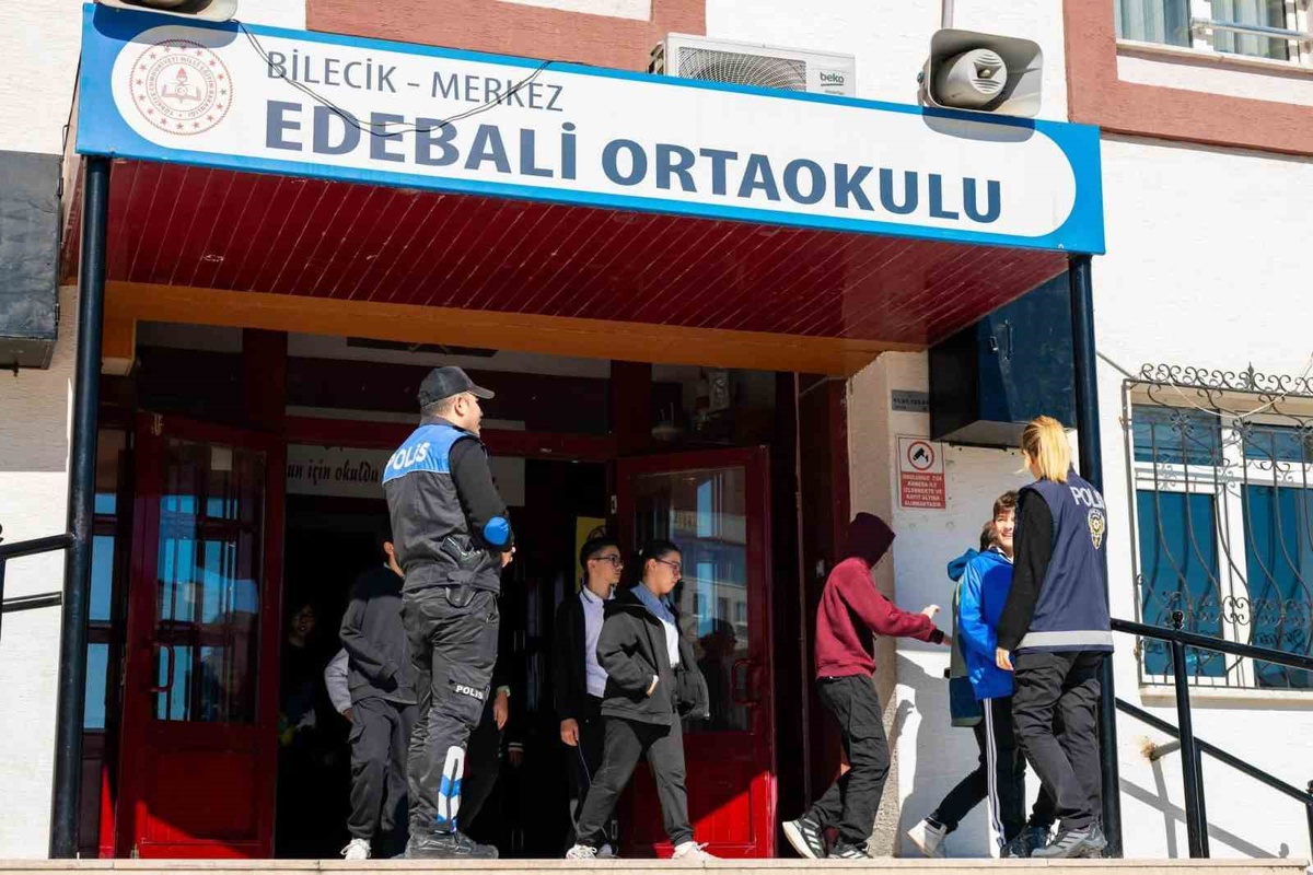 Bilecik'te emniyet ve jandarma okul çevrelerinde denetimleri aralıksız sürdürecek