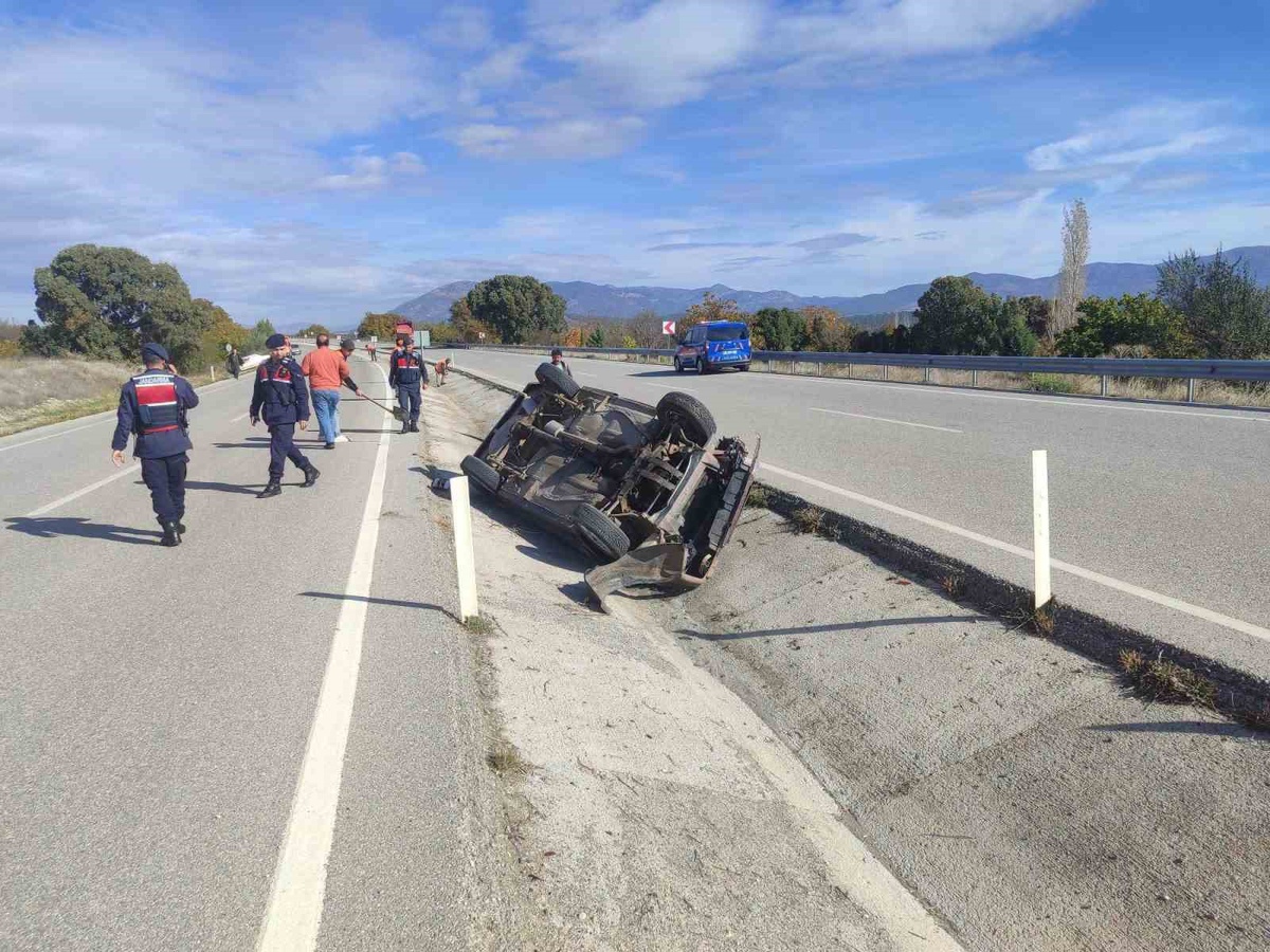 Burdur Gölhisar'da iki otomobilin çarpıştığı kazada 2 kişi yaralandı