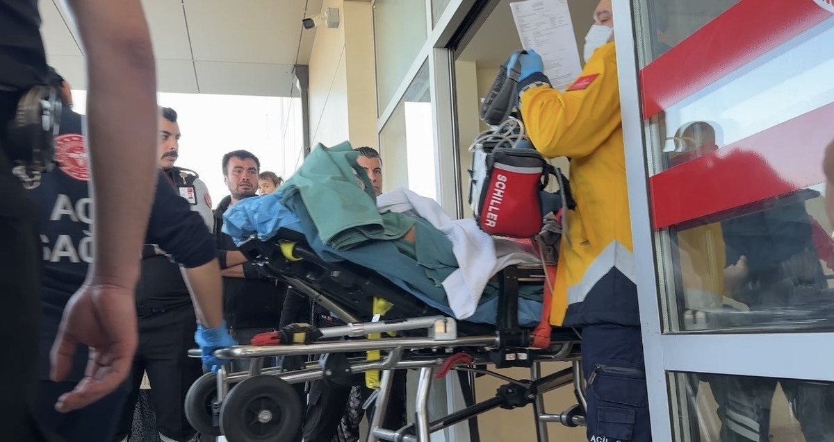 Burdur Yeşilova'da silahlı kavgada 1'i ağır 3 kişi yaralandı, eski muhtar tutuklandı