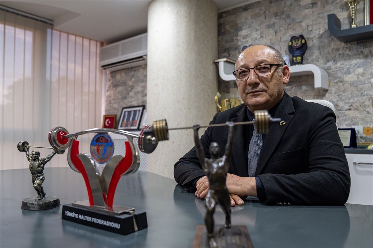 Çin'deki Dünya Şampiyonası'na 13 halterci katılacak, madalya ve kota hedeflenecek