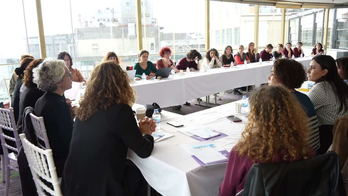 DEM Parti Kadın Meclisi İstanbul'da Bütçe Çalıştayı Düzenledi