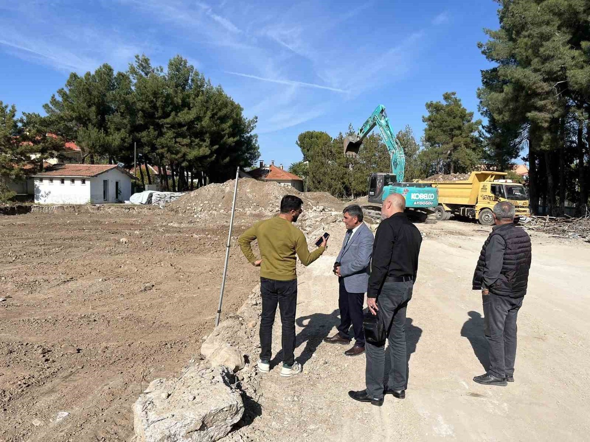 Denizli Çivril Karayahşiler'de 9 derslikli eğitim yerleşkesinin yapımı başladı