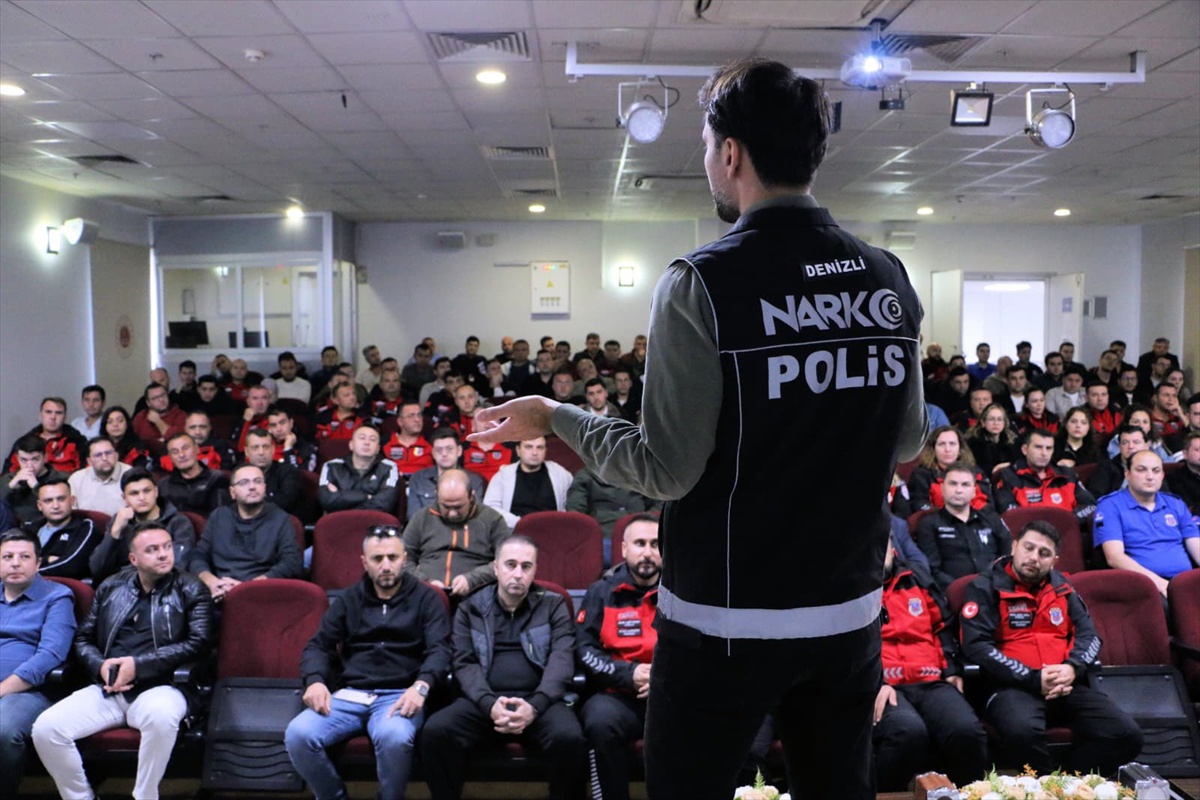 Denizli'de Narko-Rehber Projesi kapsamında 1655 kişiye bağımlılık eğitimi verildi