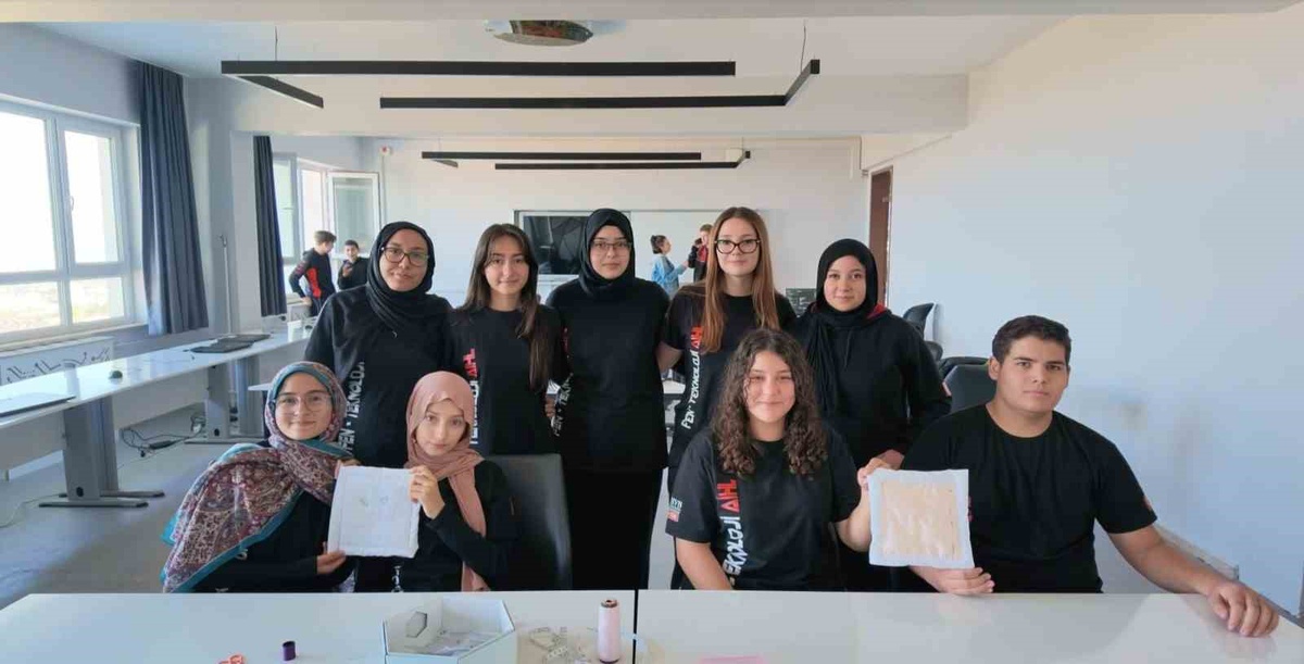 Denizli'de öğrenciler geleneksel meslekleri uygulama setleriyle yaşatıyor