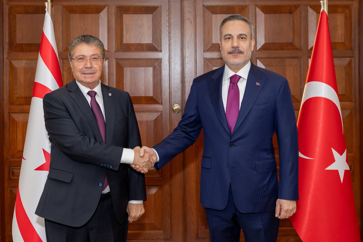 Dışişleri Bakanı Fidan, KKTC Başbakanı Üstel ile Dışişleri Bakanlığı'nda görüştü
