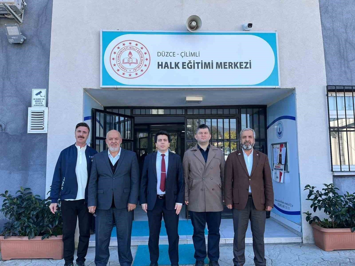 Düzce Çilimli'de Kaymakam Altıntaş, Halk Eğitimi Merkezi personeline kolaylık diledi