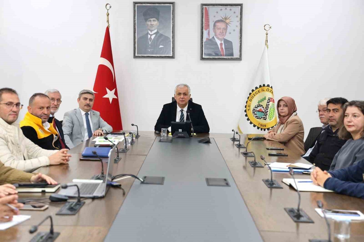 Düzce'de eğitim yatırımları Vali Yardımcısı Şevket Cinbir başkanlığında ele alındı