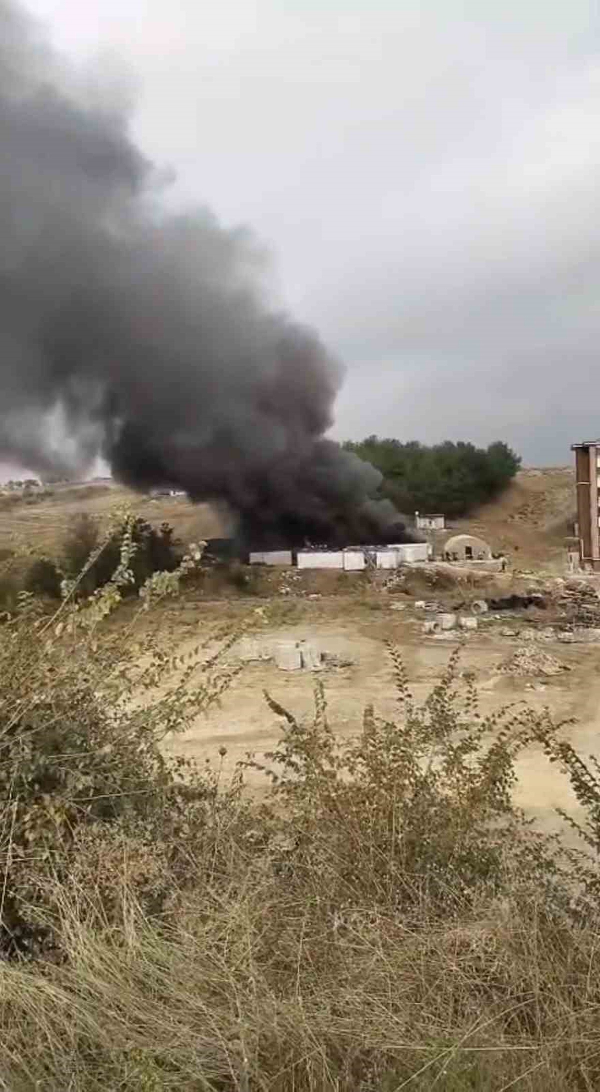 Edirne Uzunköprü'de TOKİ konut şantiyesinde yangın çıktı, işçiler müdahale etti