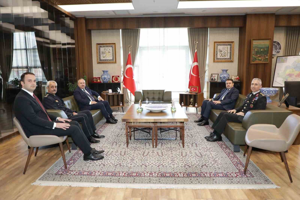 Emniyet Genel Müdürü Fidan Kütahya'da Vali Işın'ı ve Emniyet Müdürlüğünü ziyaret etti
