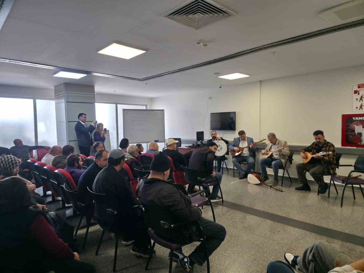 Erzincan'da ruh sağlığı merkezi danışanlarına konser ve sanat etkinliği düzenlendi