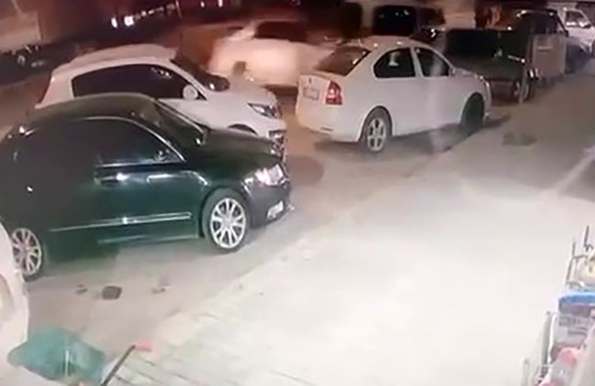 Erzurum Aziziye'de direksiyonu kilitlenen otomobil iki araca çarptı, 1 kişi yaralandı