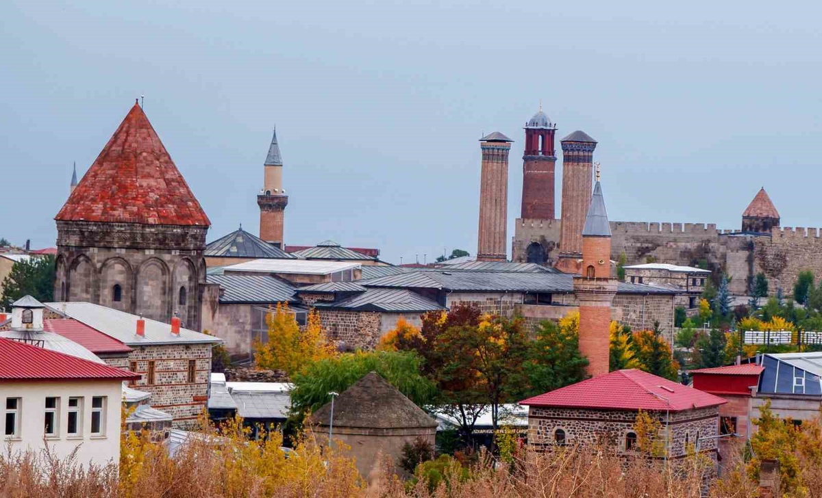 Erzurum'da ilk 8 ayda turist sayısı yüzde 36,9 artarak 428 bin 563'e ulaştı