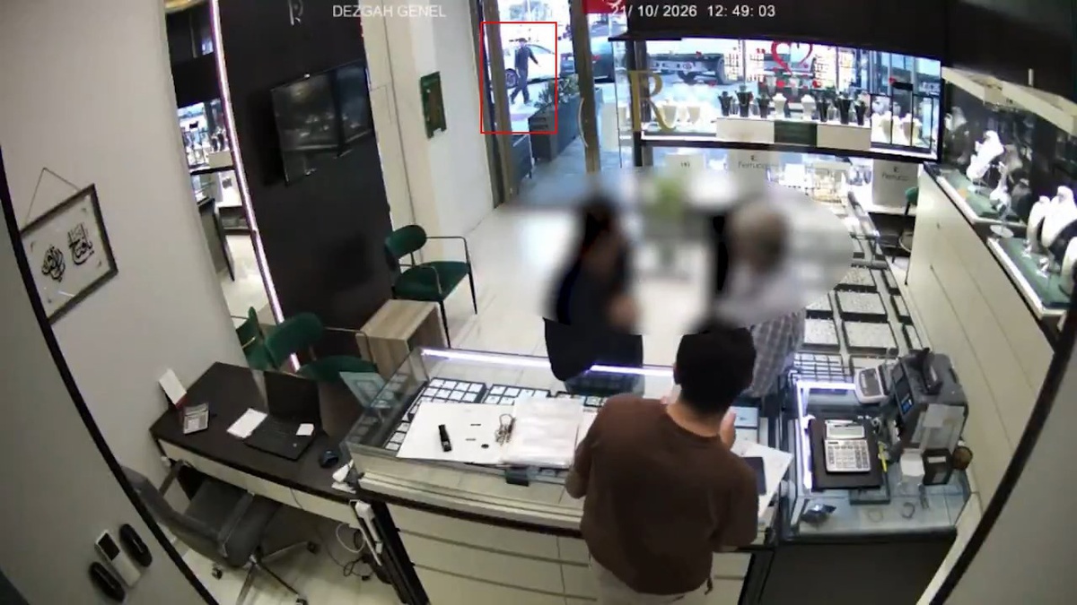 Esenyurt'ta kuyumcuya kurşun yağdıran saldırganın 'Senin için adam vururum' sözü kamerada