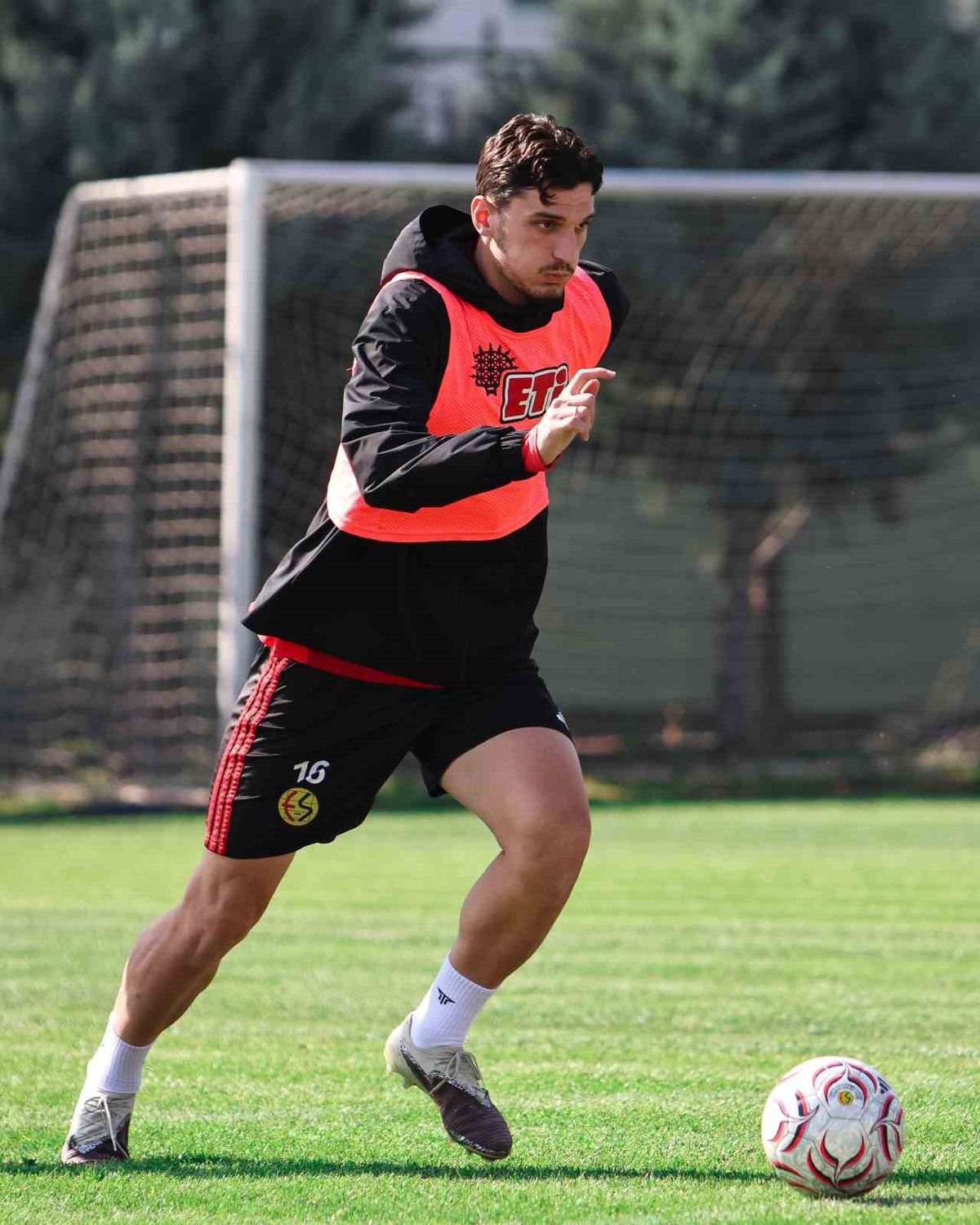 Eskişehirspor, 29 Ekim'de Iğdır FK ile oynayacağı kupa maçı hazırlıklarına başladı