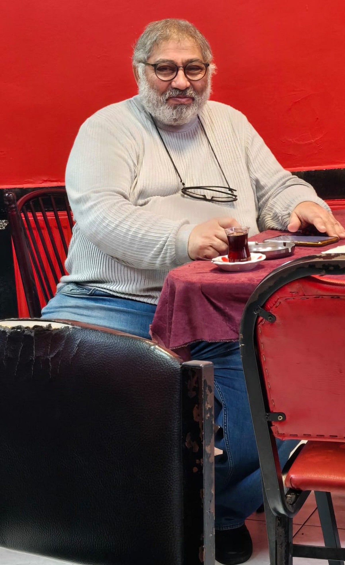 Fatih'te kıraathane merdivenlerinden düşen 64 yaşındaki adam hayatını kaybetti